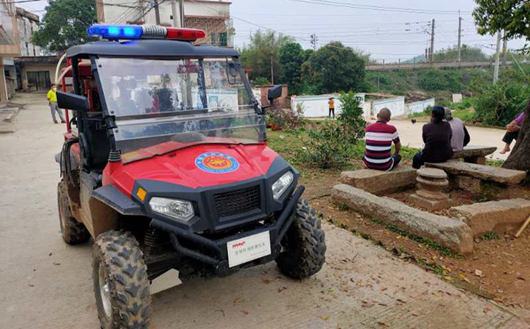 斯庫爾消防摩托車在鄉鎮.jpg